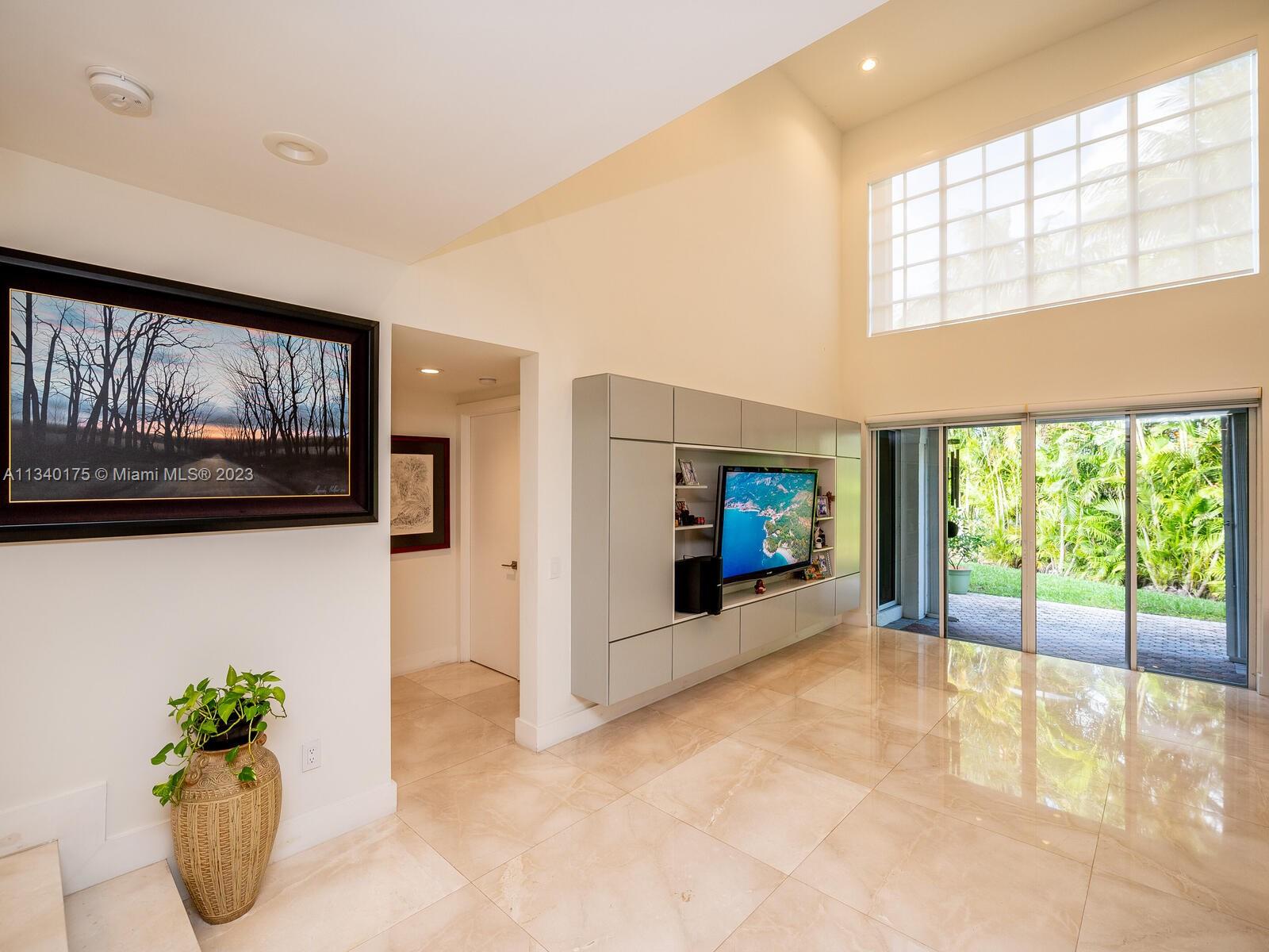 DORAL ESTATES VILLAS - Residential