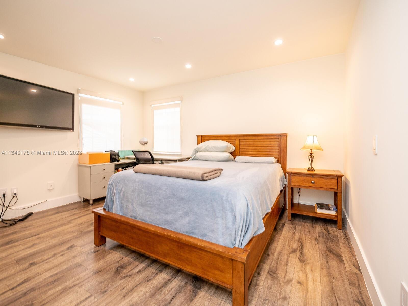 DORAL ESTATES VILLAS - Residential