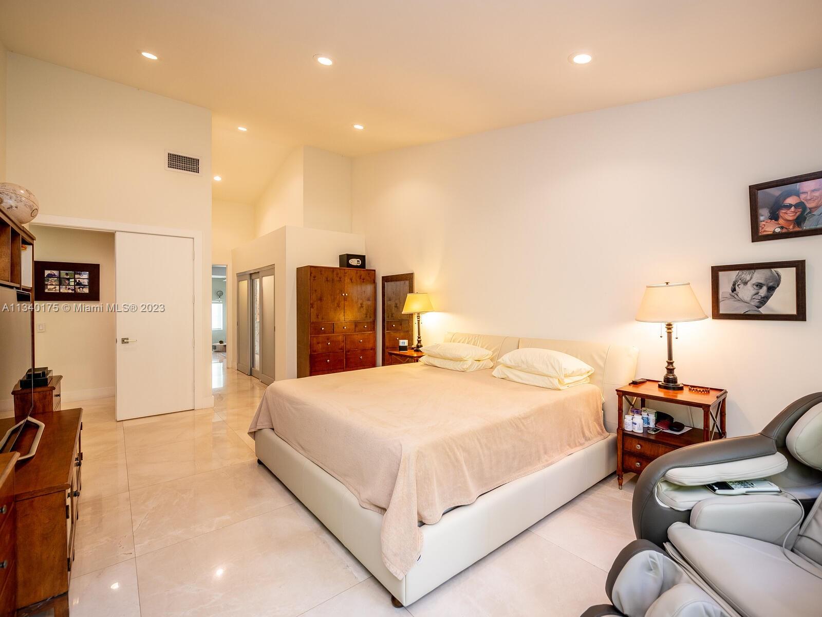 DORAL ESTATES VILLAS - Residential