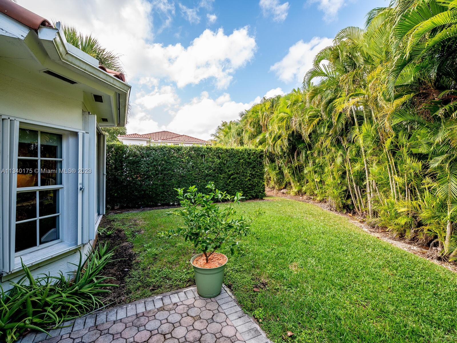 DORAL ESTATES VILLAS - Residential