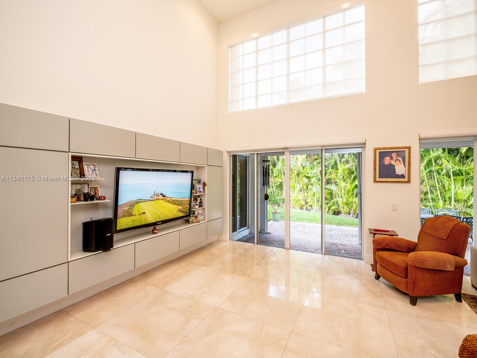 DORAL ESTATES VILLAS - Residential