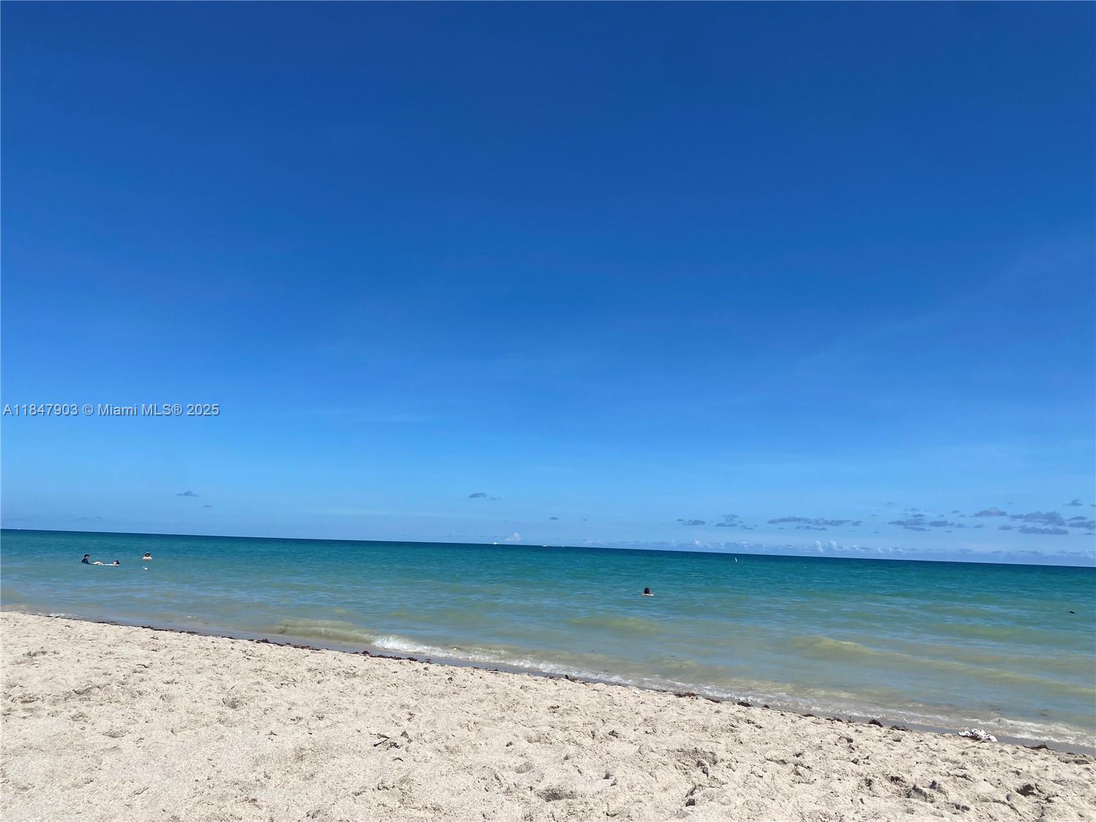 THE AVENTURA BEACH CLUB C - Residential