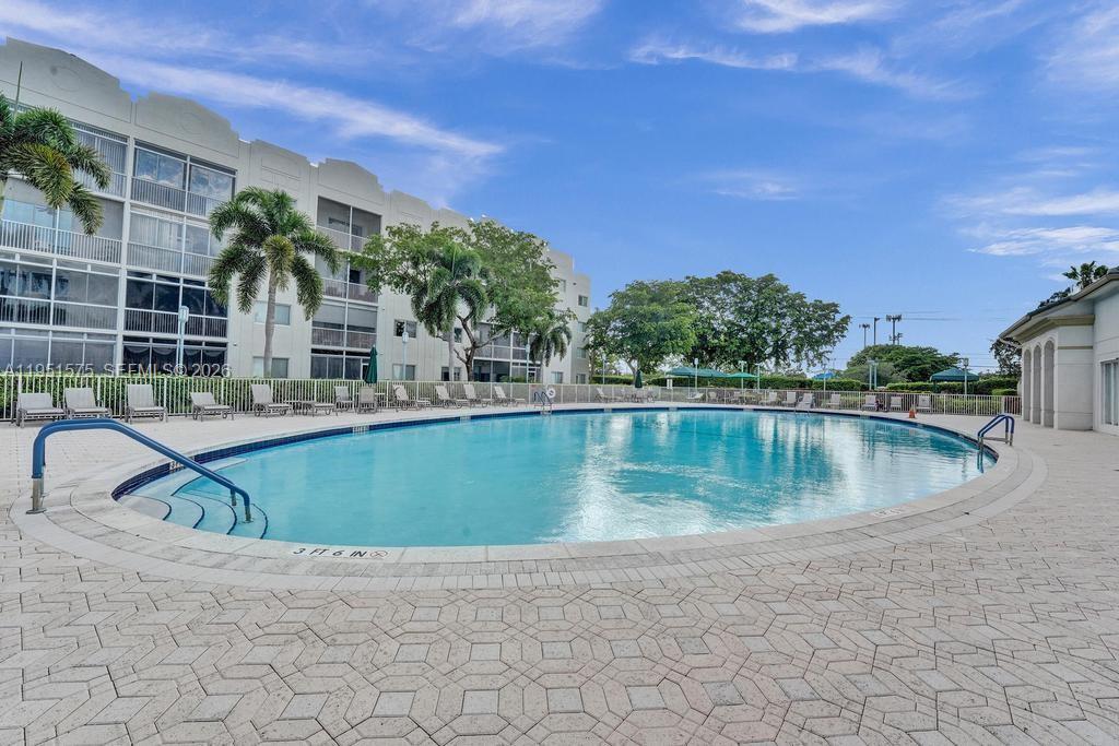 SOUTHAMPTON CONDOMINIUM I - Residential