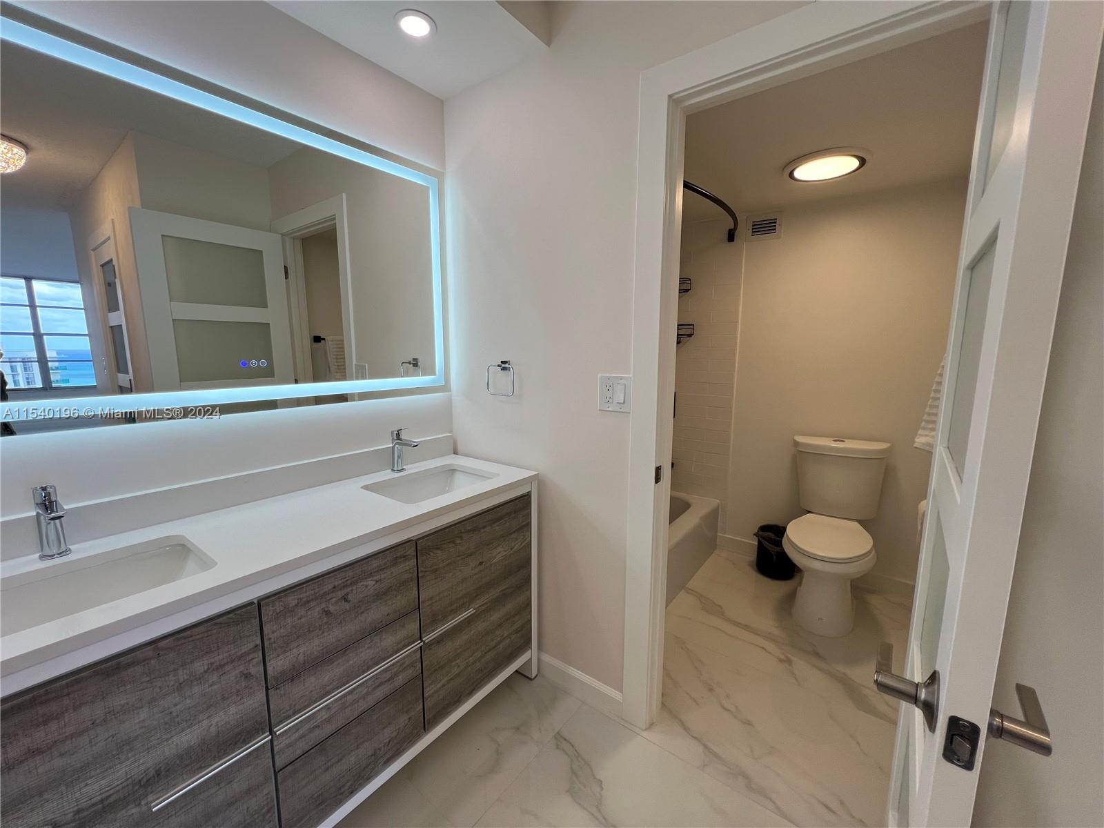 HALLMARK OF HOLLYWOOD CON - Residential Lease
