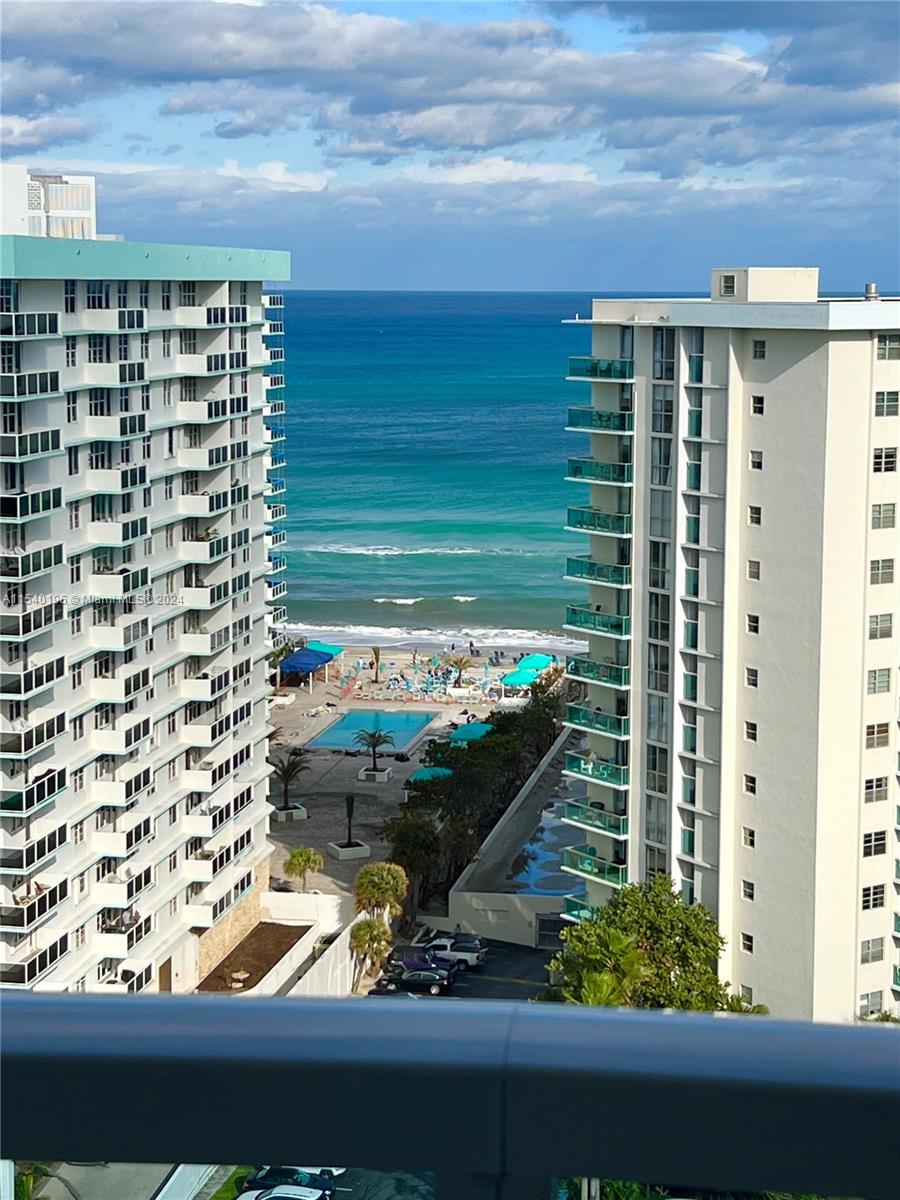HALLMARK OF HOLLYWOOD CON - Residential Lease