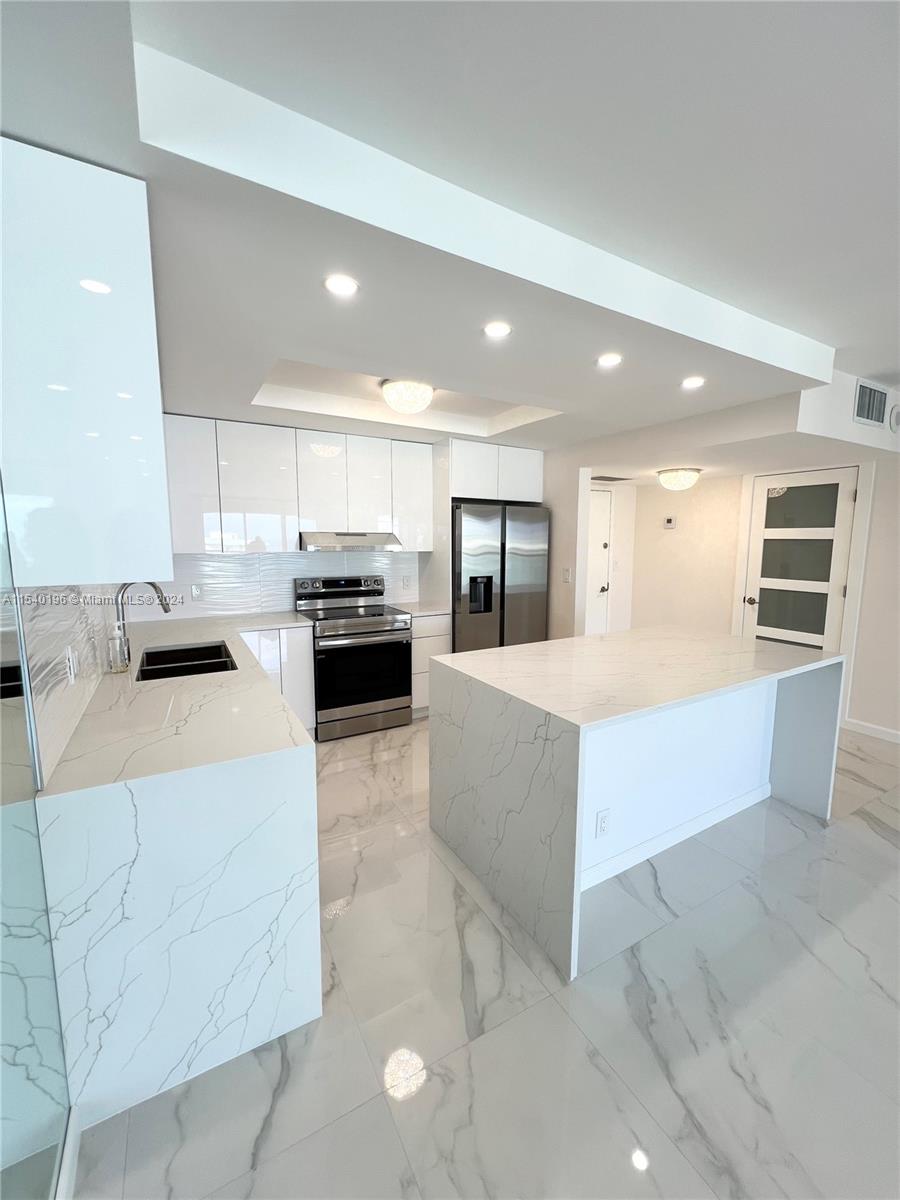 HALLMARK OF HOLLYWOOD CON - Residential Lease