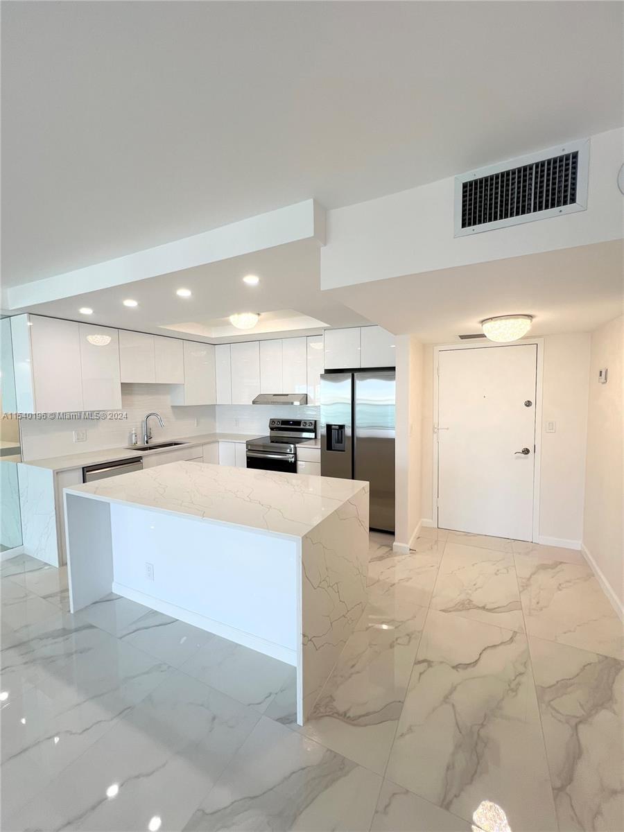 HALLMARK OF HOLLYWOOD CON - Residential Lease