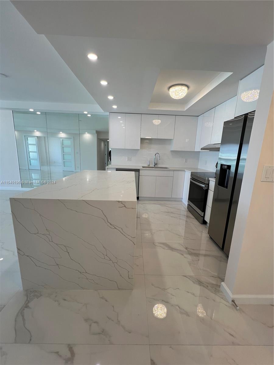 HALLMARK OF HOLLYWOOD CON - Residential Lease
