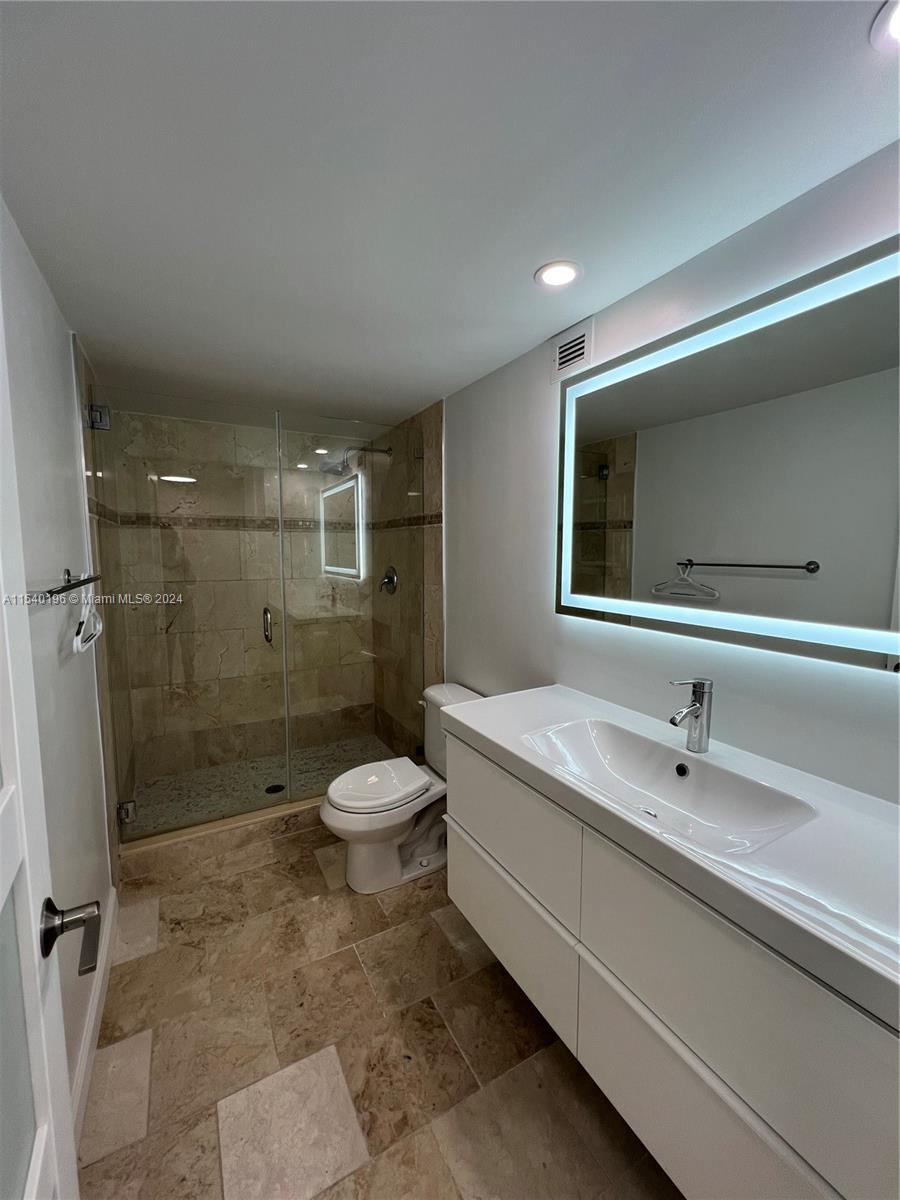HALLMARK OF HOLLYWOOD CON - Residential Lease