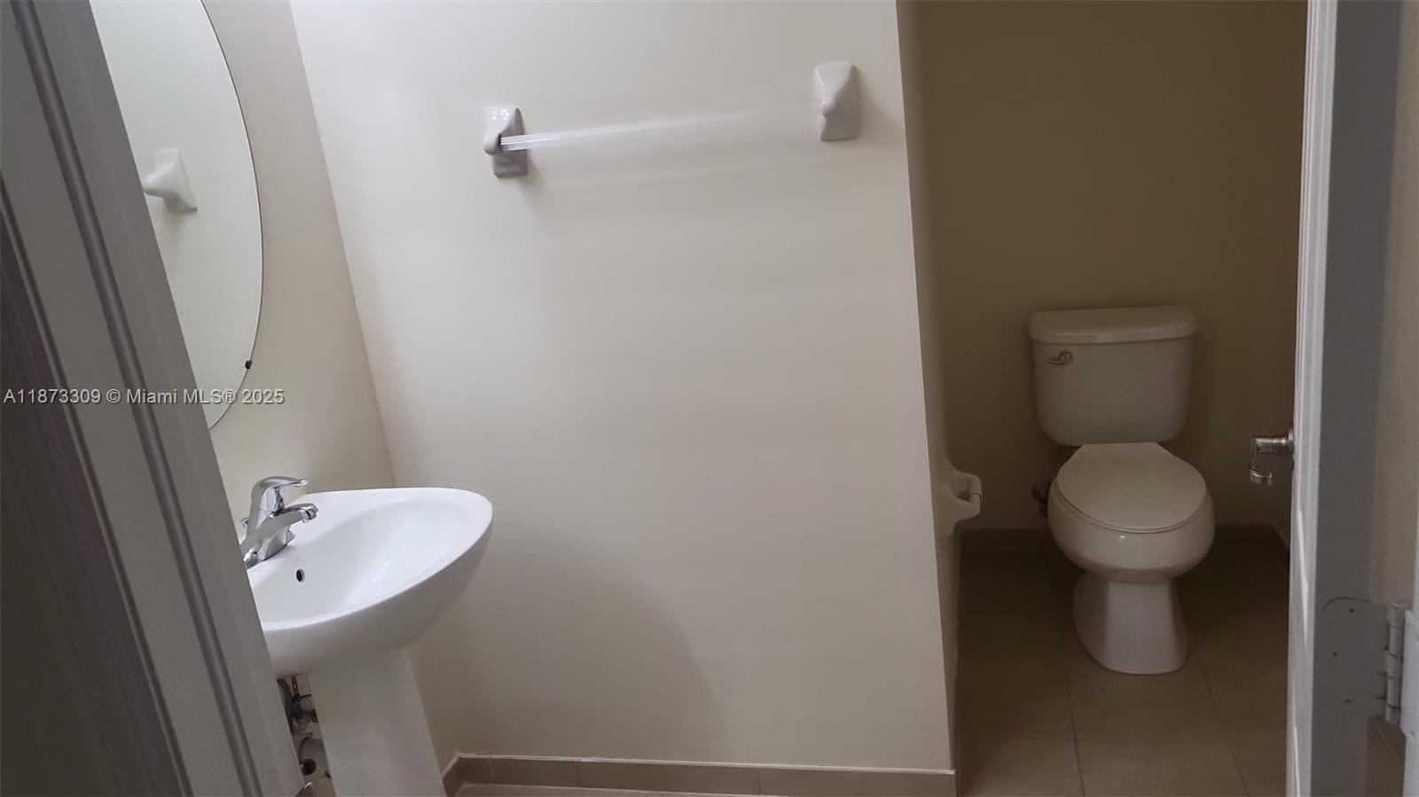 KENDALL COMMONS RESIDENTI - Residential Lease