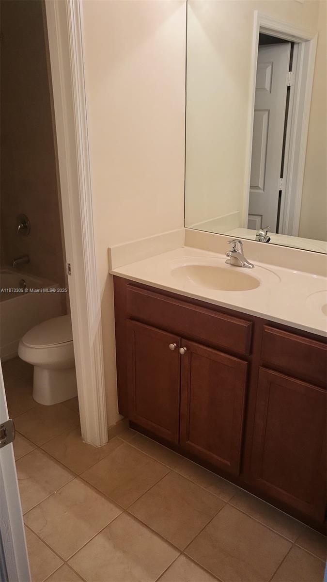 KENDALL COMMONS RESIDENTI - Residential Lease