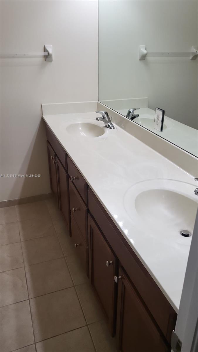 KENDALL COMMONS RESIDENTI - Residential Lease