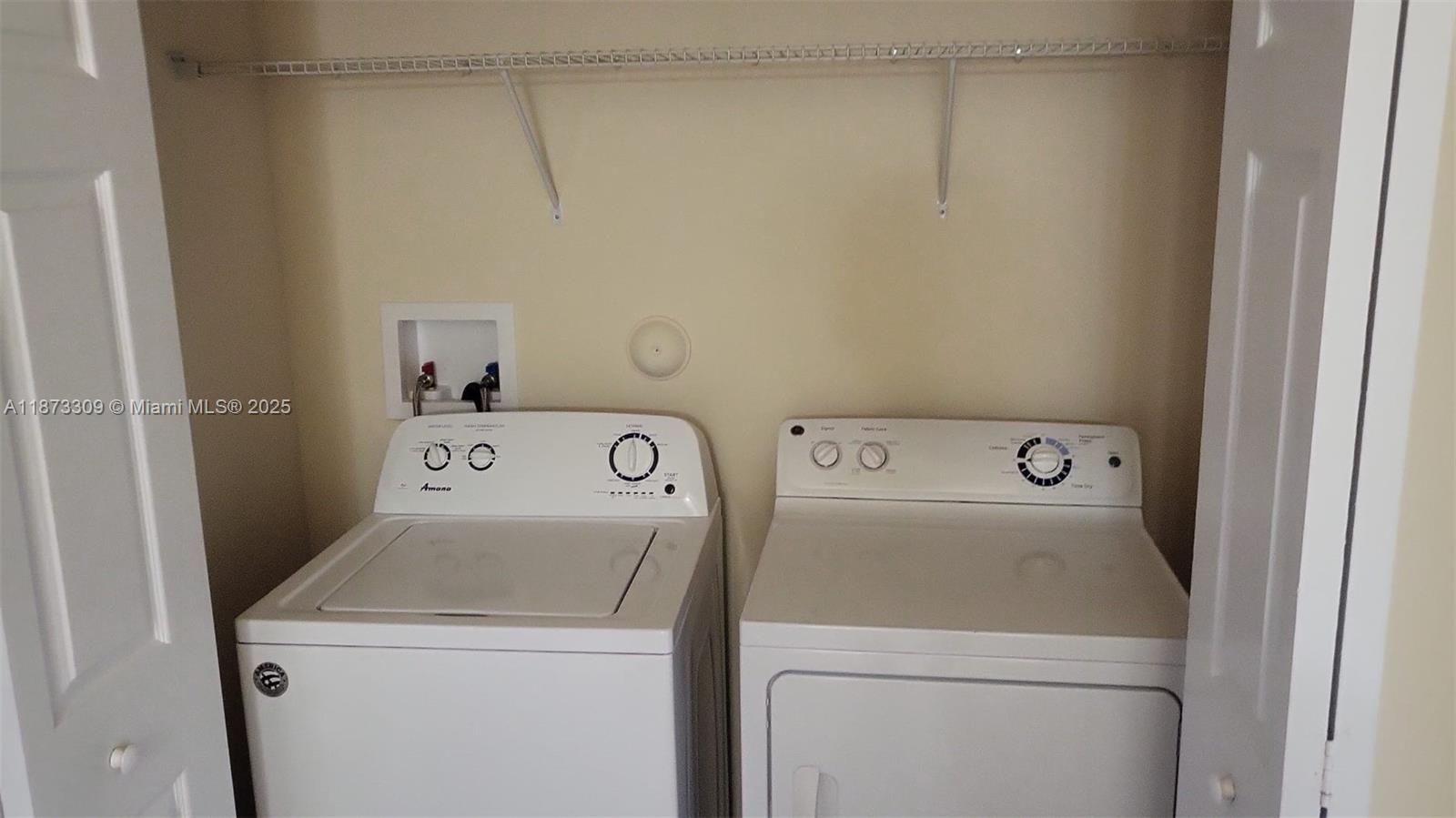 KENDALL COMMONS RESIDENTI - Residential Lease