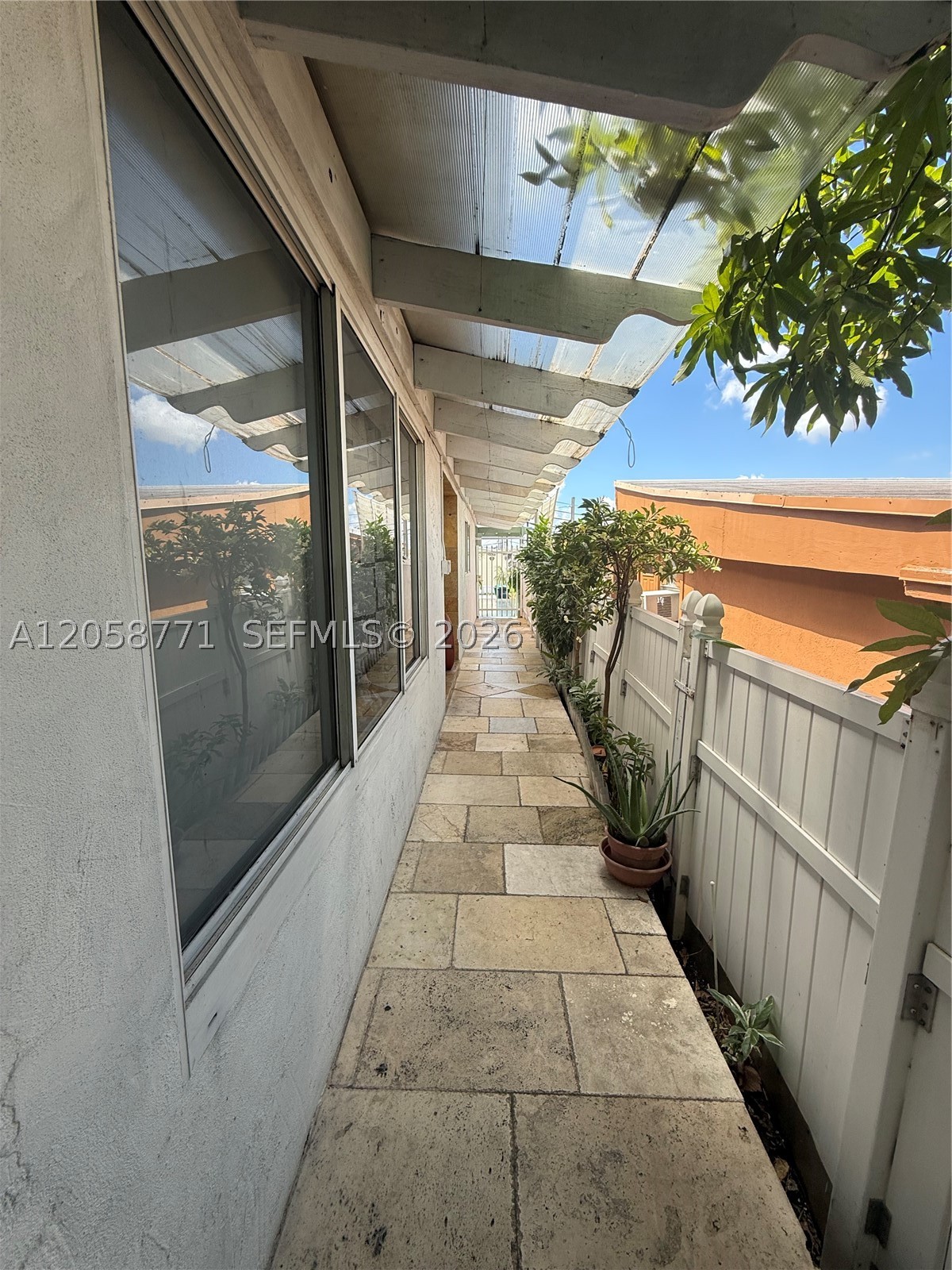 11 53 40 FLA FRUIT LAND C - Residential