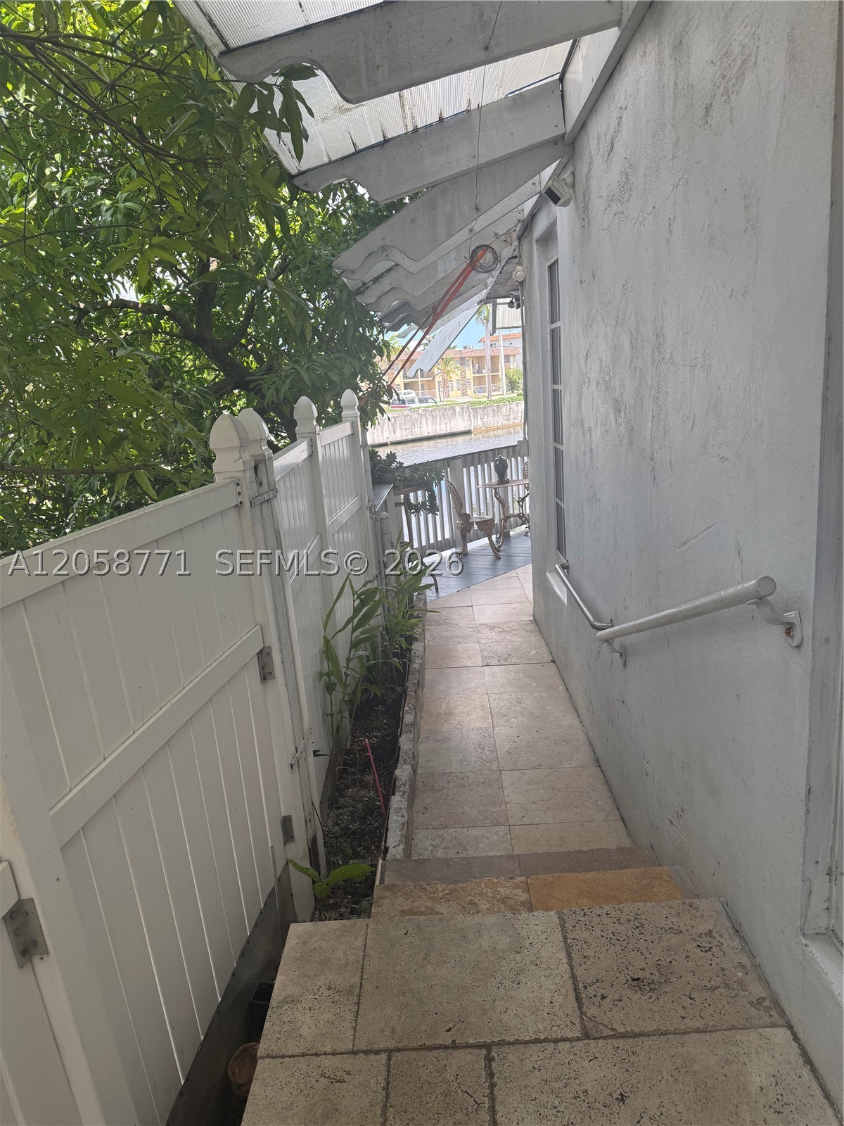 11 53 40 FLA FRUIT LAND C - Residential