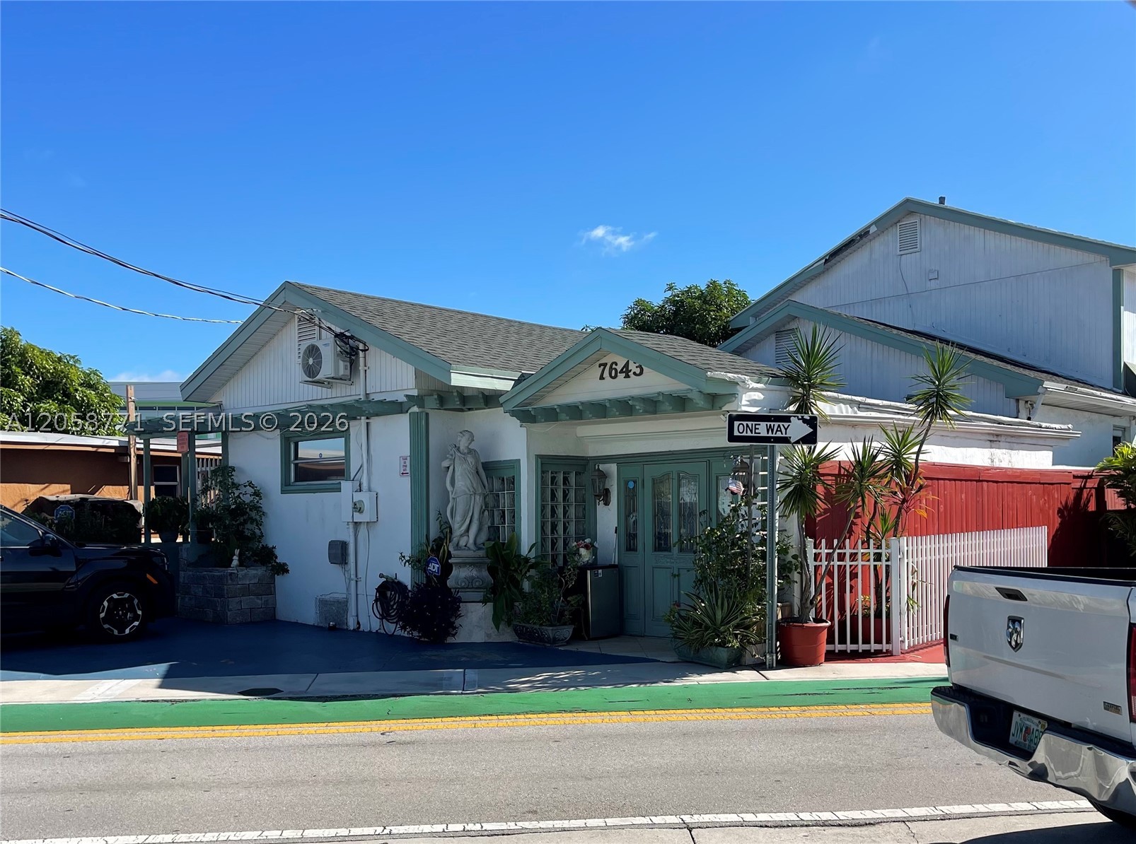 11 53 40 FLA FRUIT LAND C - Residential