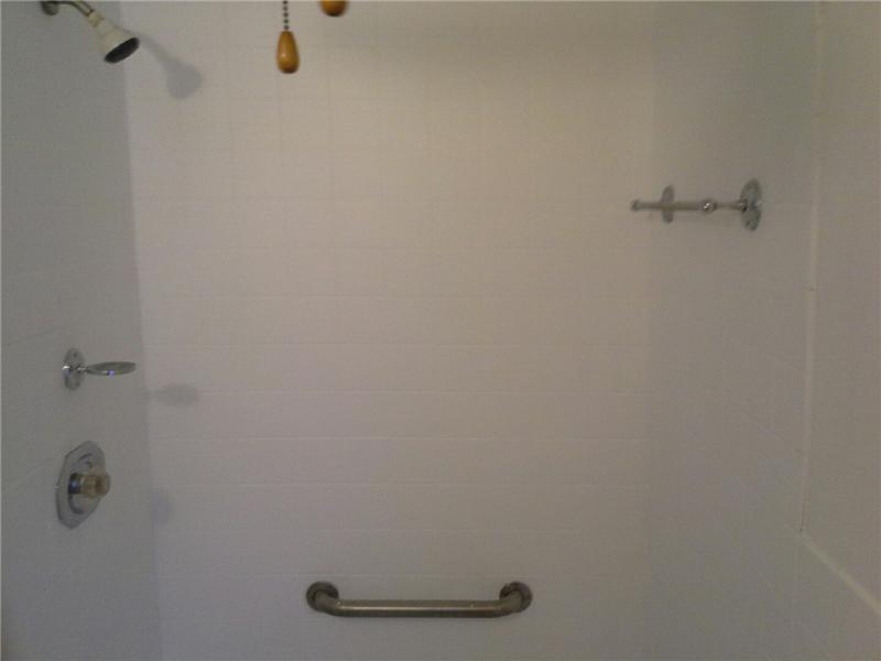 HOLLYWOOD 1-21 B - Residential Lease