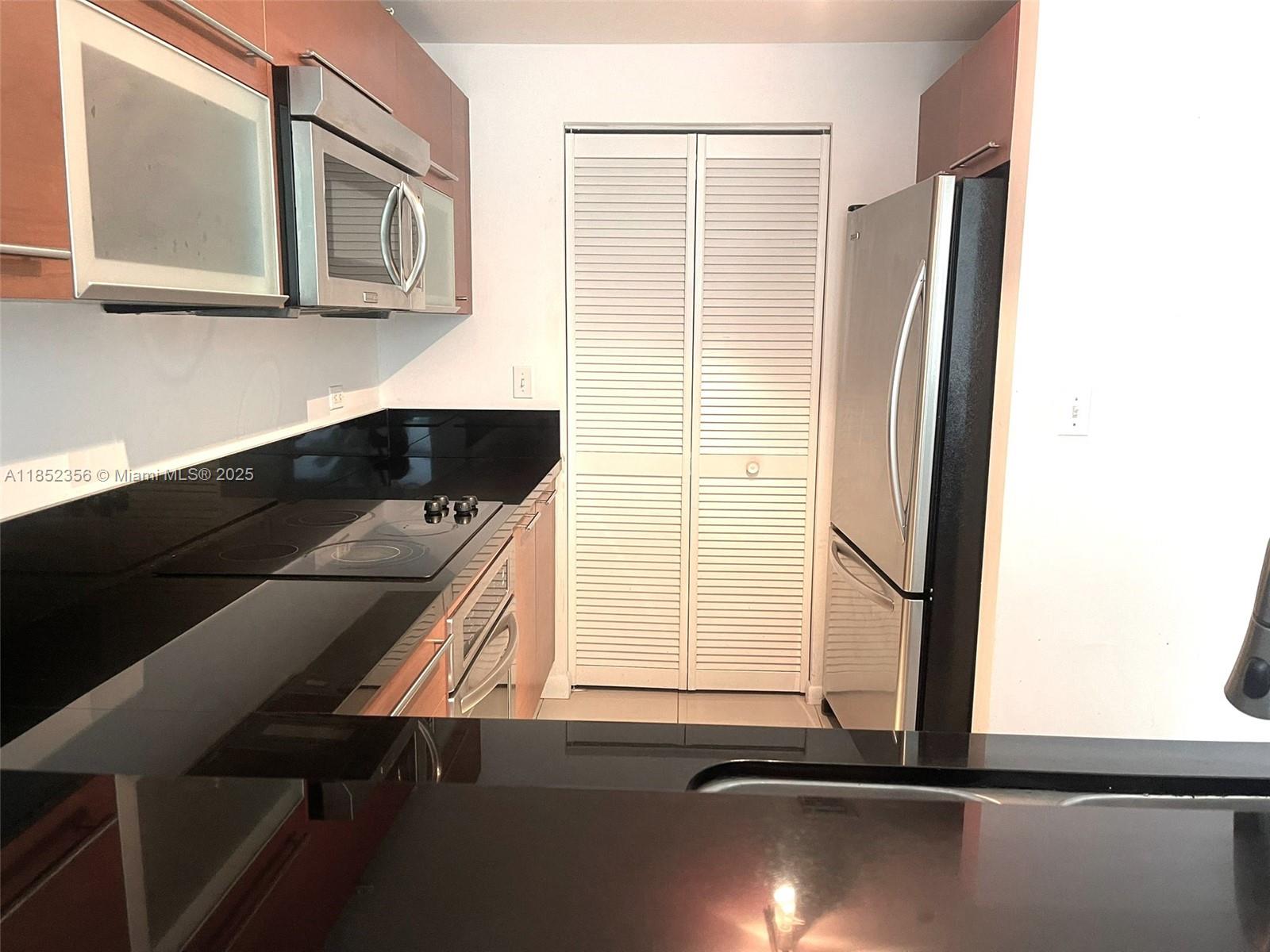 VIZCAYNE SOUTH CONDO - Residential