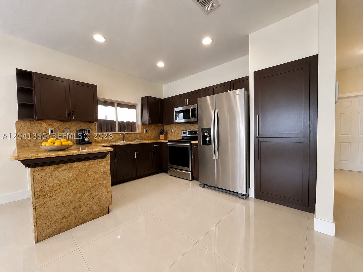 TWIN LAKE SHORES EAST - Residential Lease
