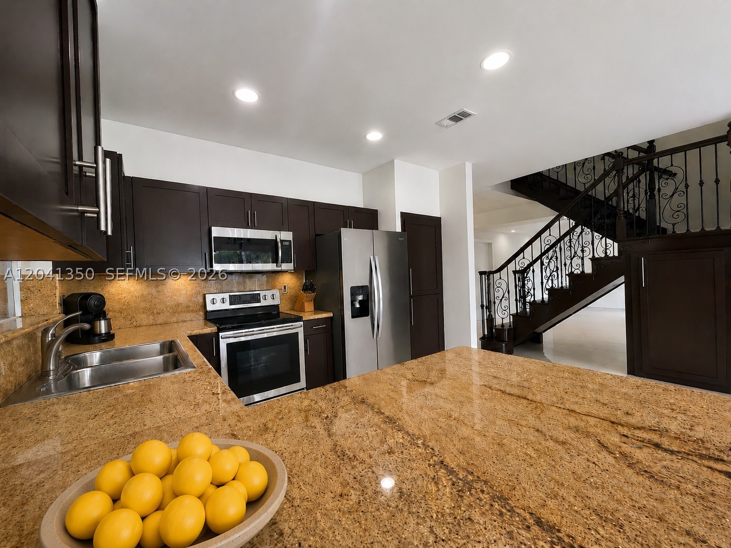 TWIN LAKE SHORES EAST - Residential Lease