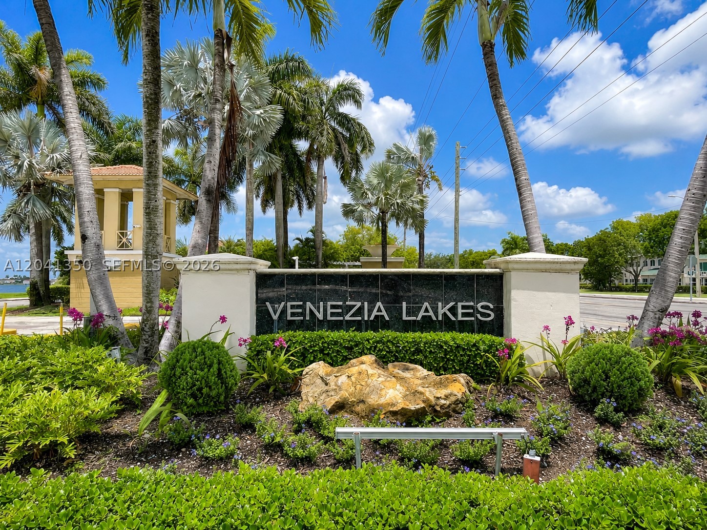 TWIN LAKE SHORES EAST - Residential Lease