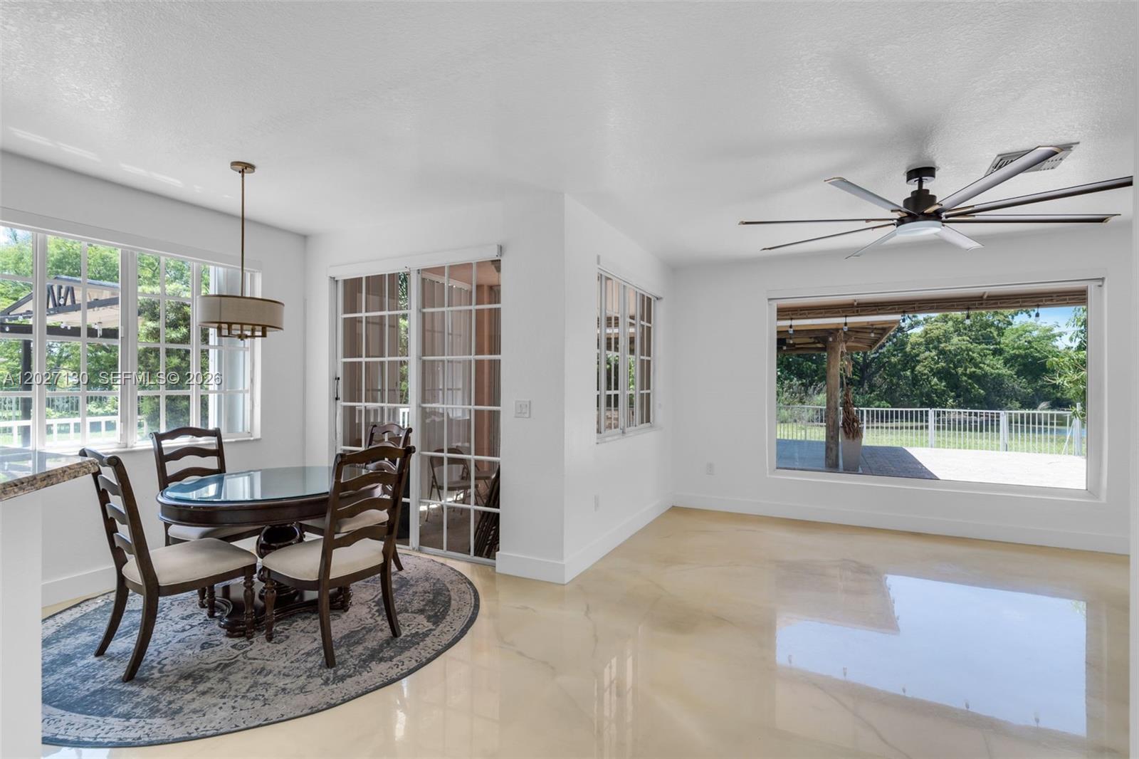 MANDARIN LAKES - Residential Lease