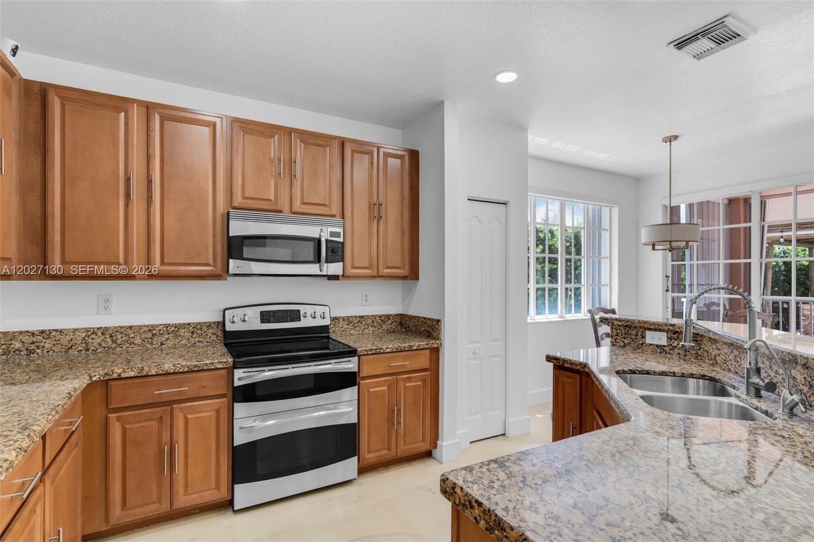 MANDARIN LAKES - Residential Lease