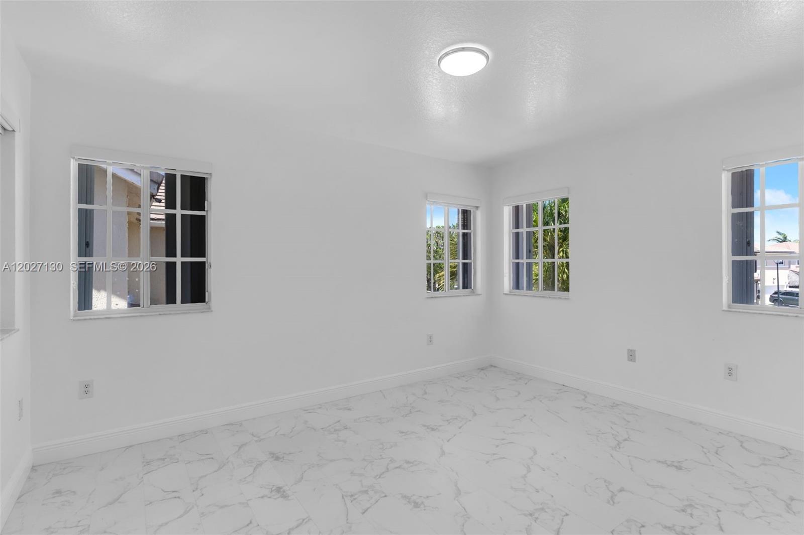 MANDARIN LAKES - Residential Lease