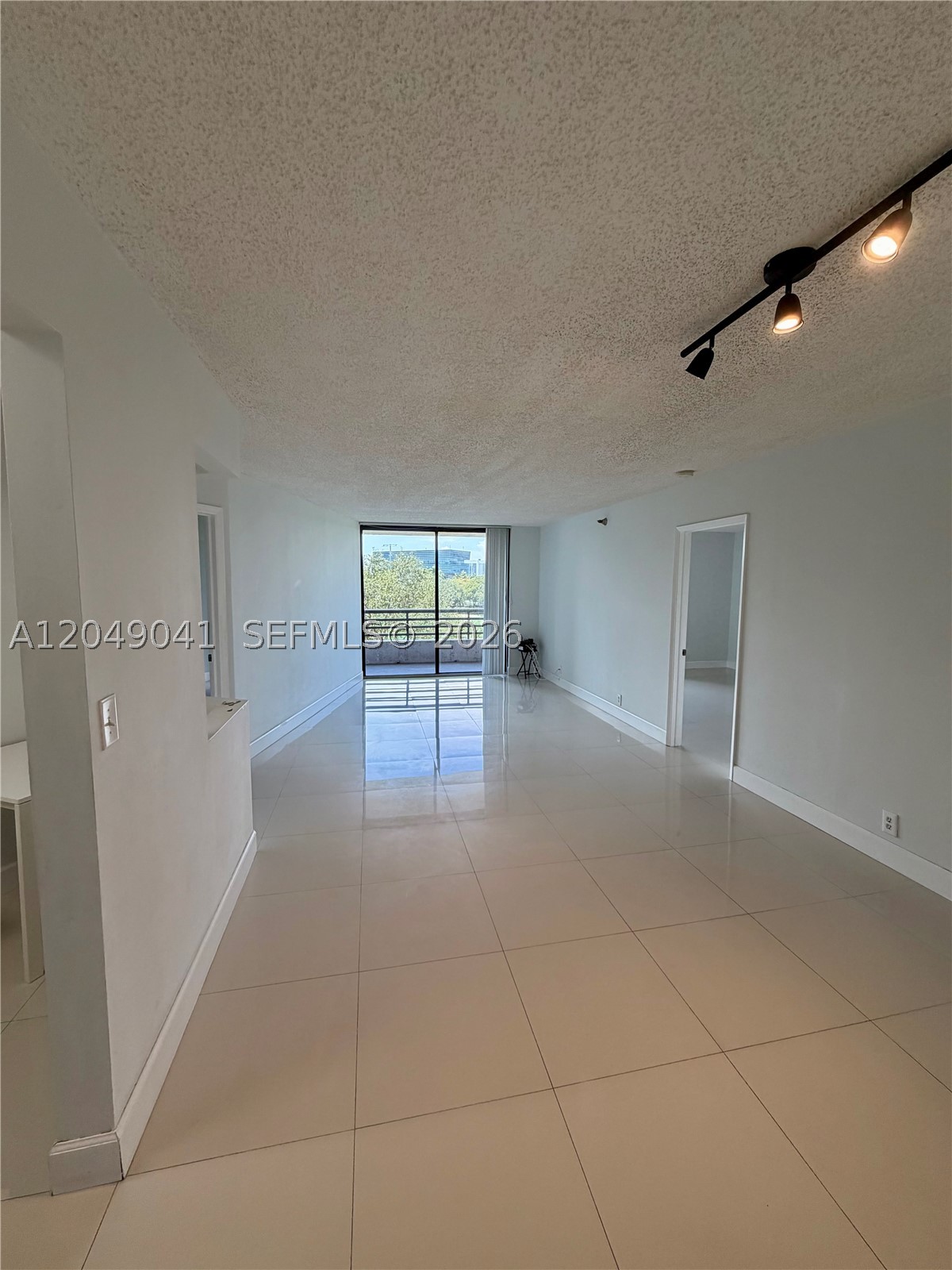 PARC CENTRAL AVENTURA SOU - Residential Lease