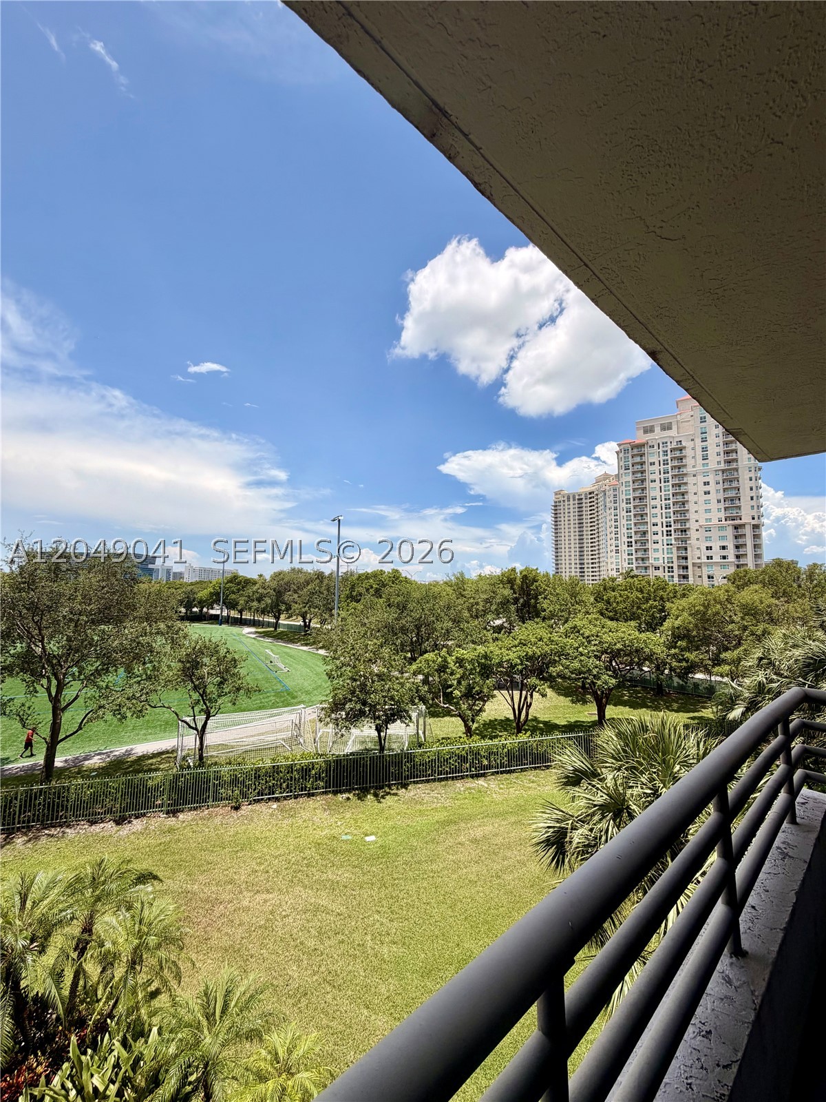 PARC CENTRAL AVENTURA SOU - Residential Lease