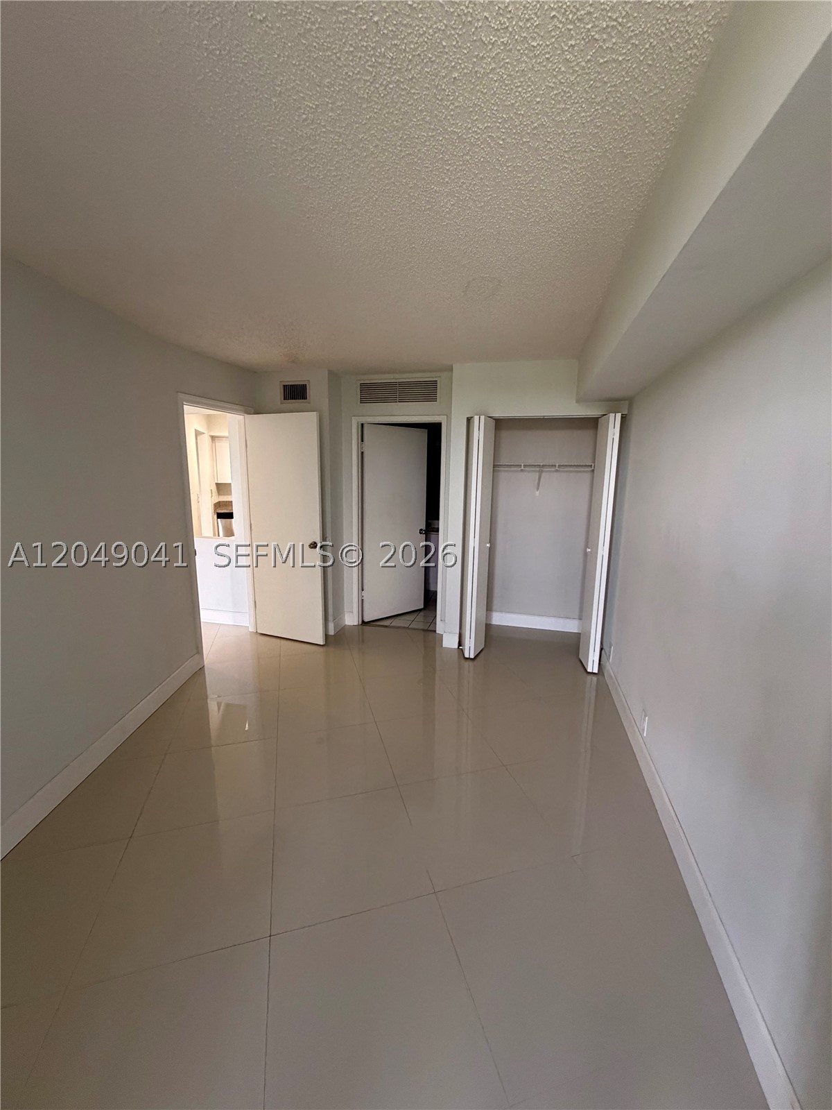 PARC CENTRAL AVENTURA SOU - Residential Lease