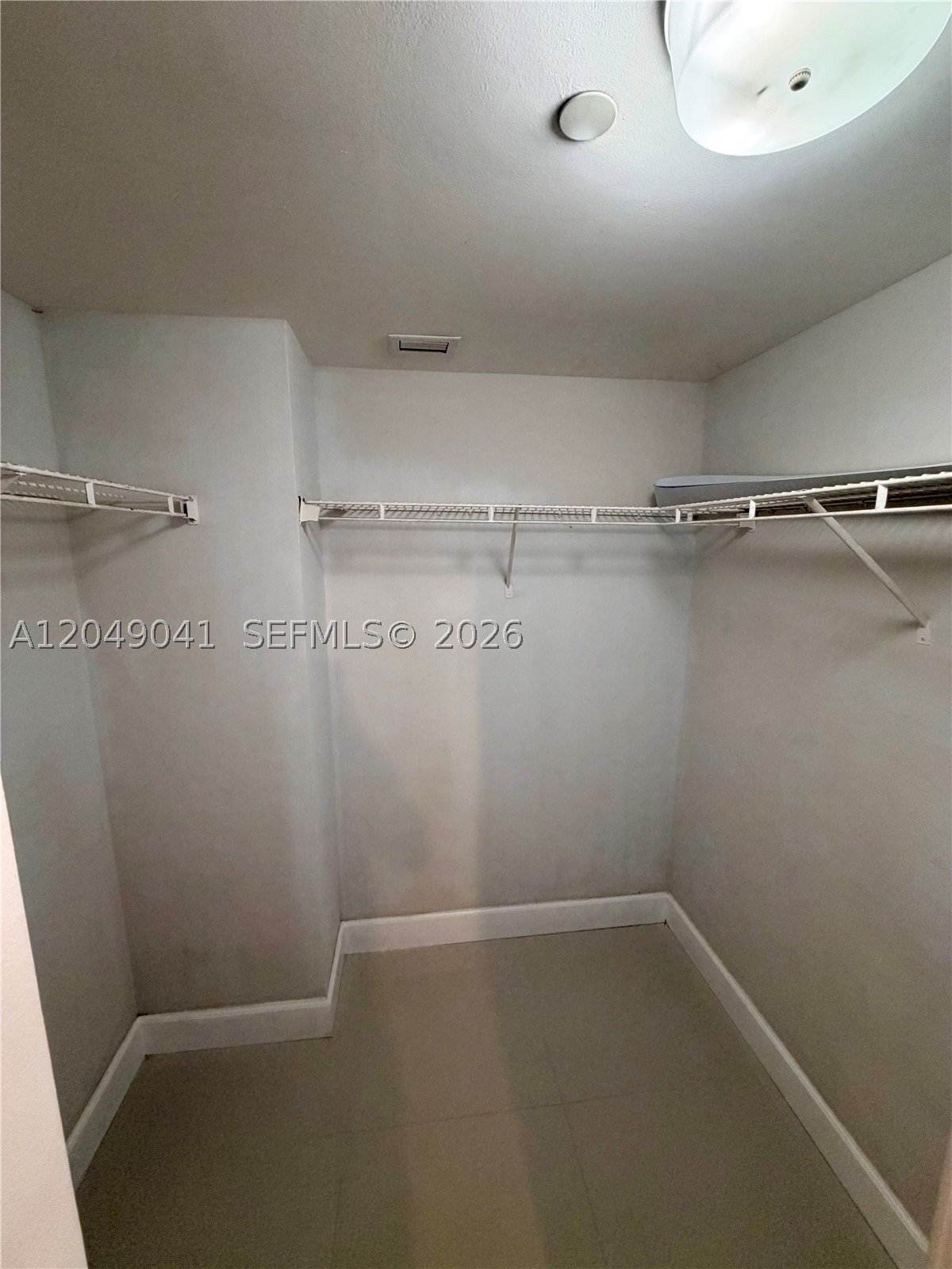 PARC CENTRAL AVENTURA SOU - Residential Lease
