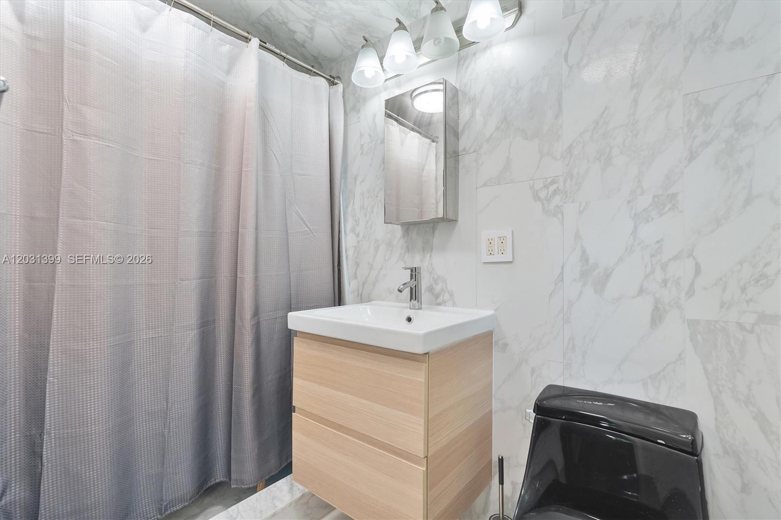 MIAMI SHORES SEC 8 REV - Residential