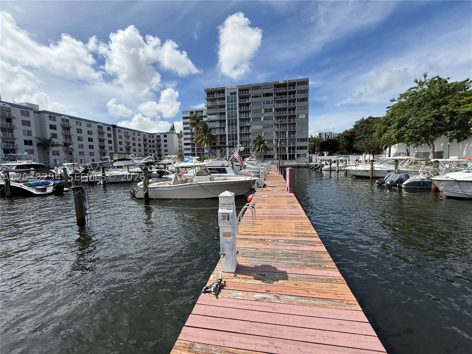 RIVER RUN YACHT CLUB COND - Land