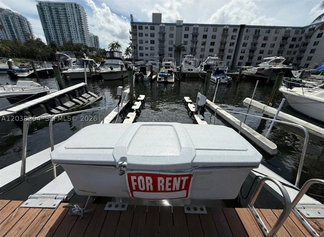 RIVER RUN YACHT CLUB COND - Land