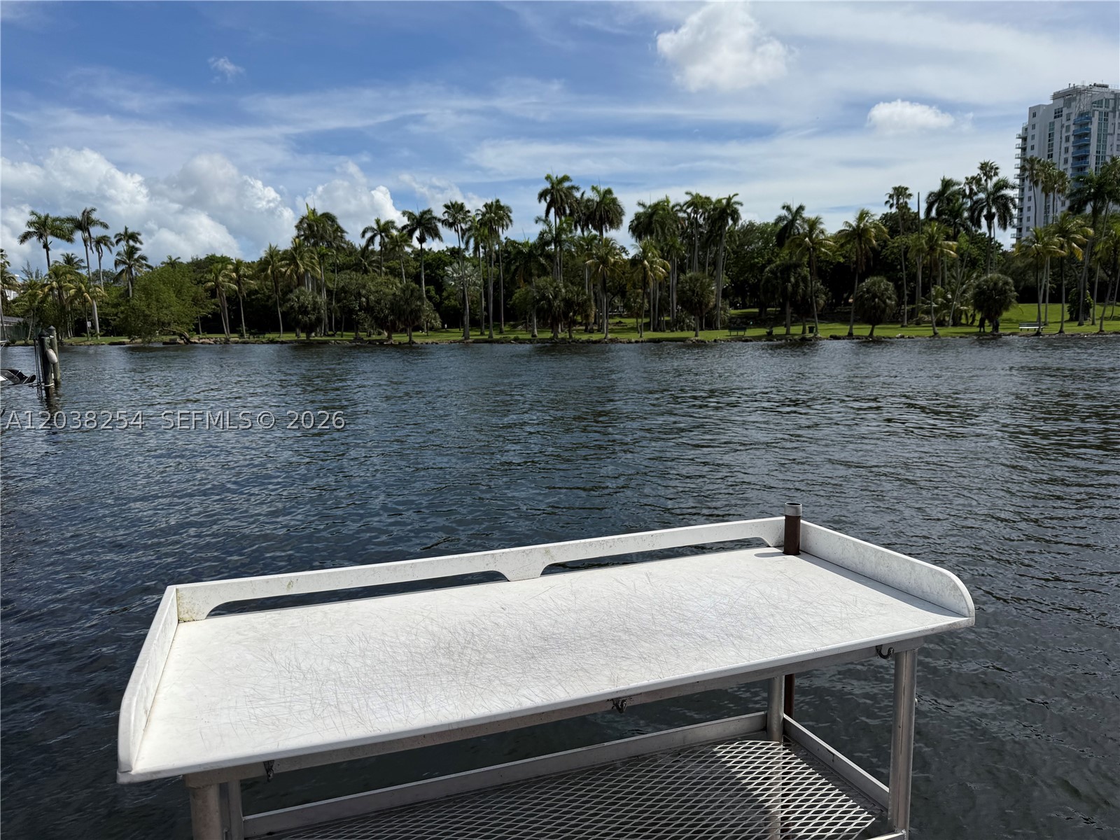 RIVER RUN YACHT CLUB COND - Land