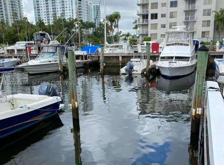 RIVER RUN YACHT CLUB COND - Land