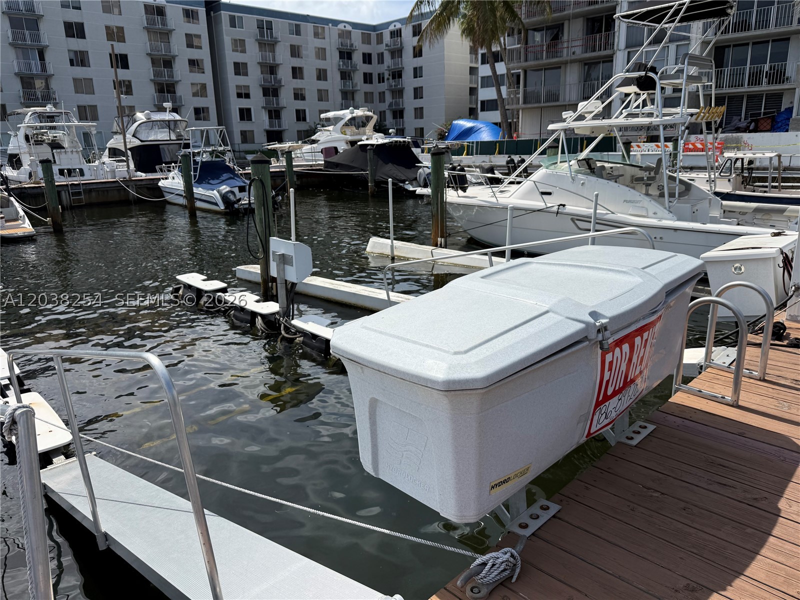 RIVER RUN YACHT CLUB COND - Land