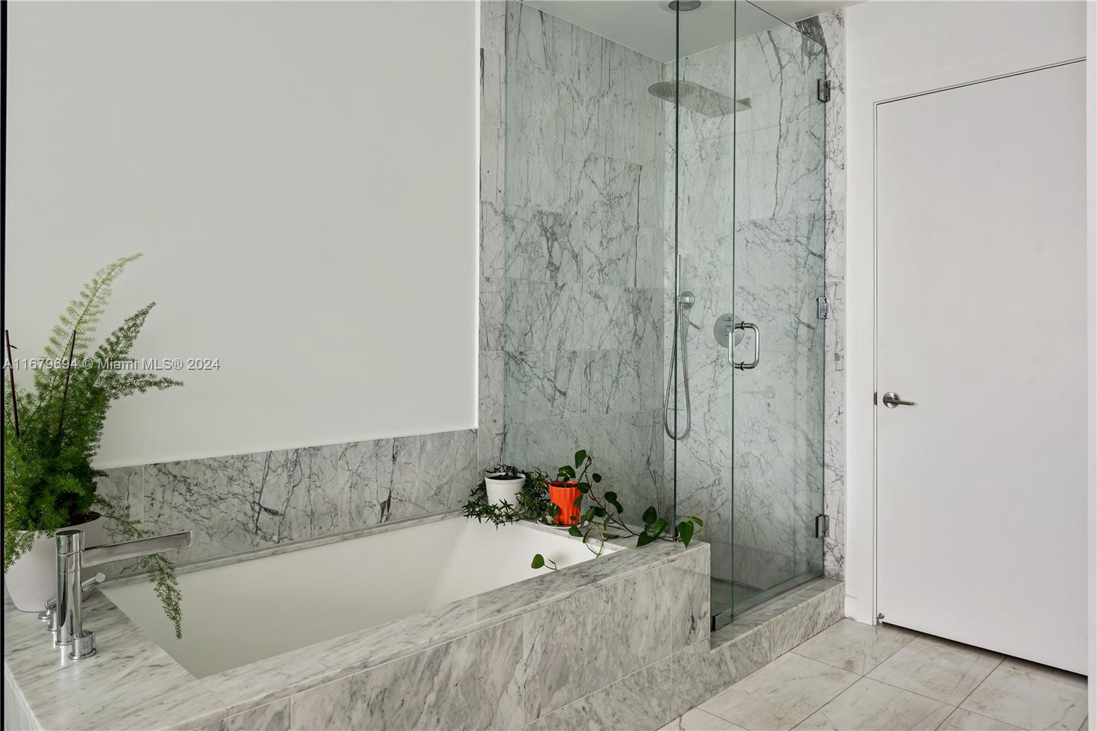 GRAN PARAISO - Residential Lease