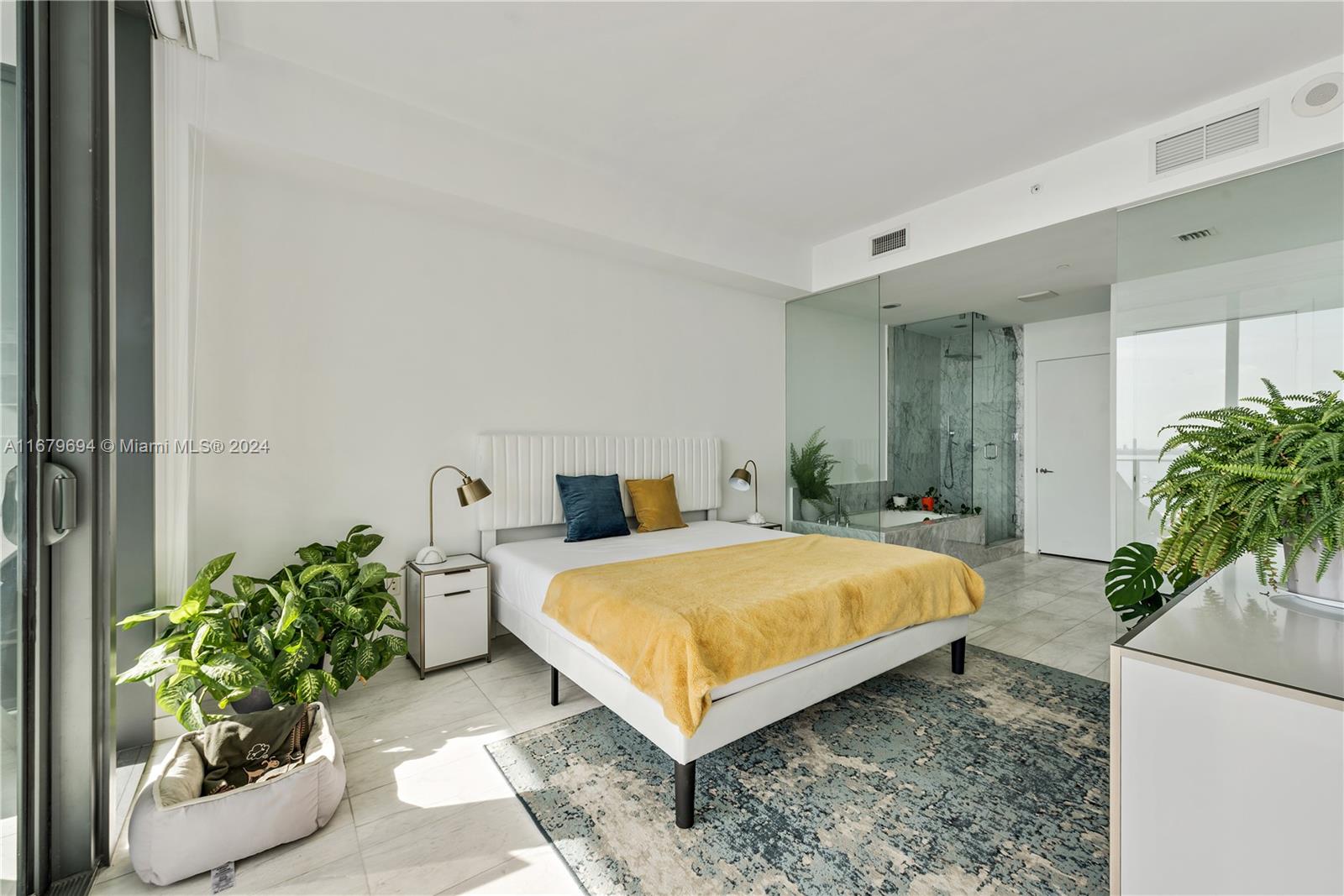 GRAN PARAISO - Residential Lease