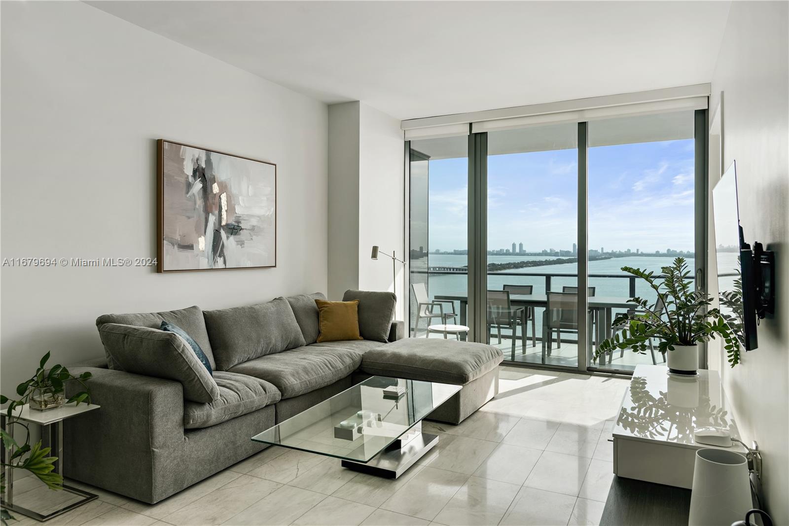 GRAN PARAISO - Residential Lease