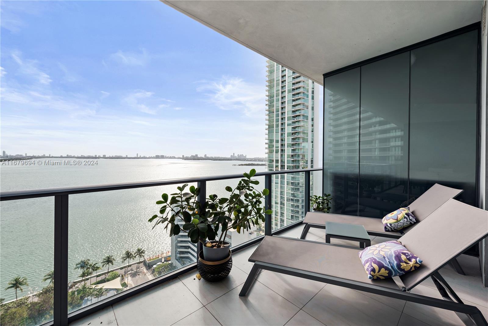 GRAN PARAISO - Residential Lease