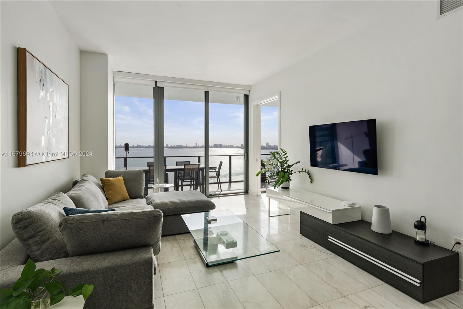 GRAN PARAISO - Residential Lease