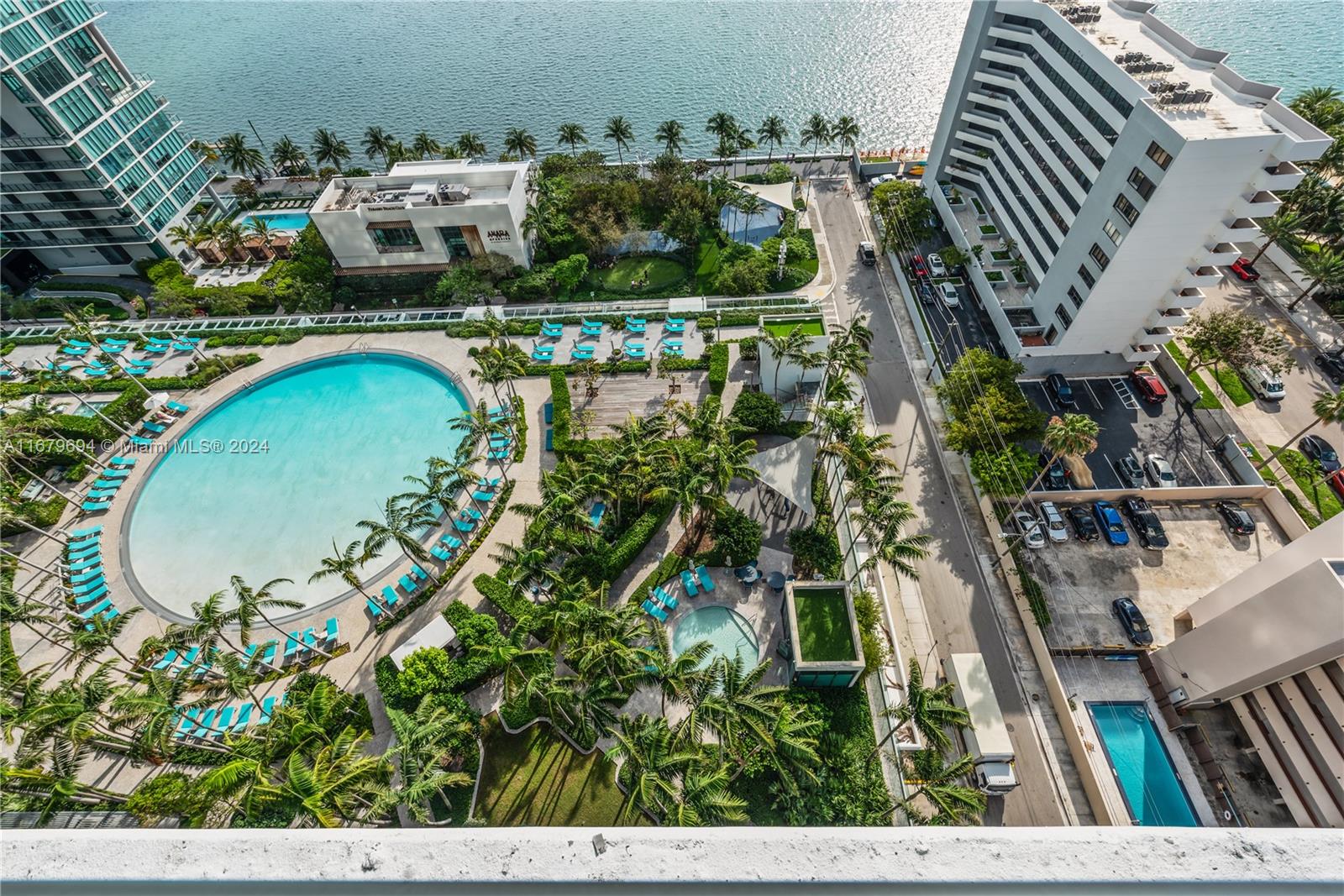 GRAN PARAISO - Residential Lease