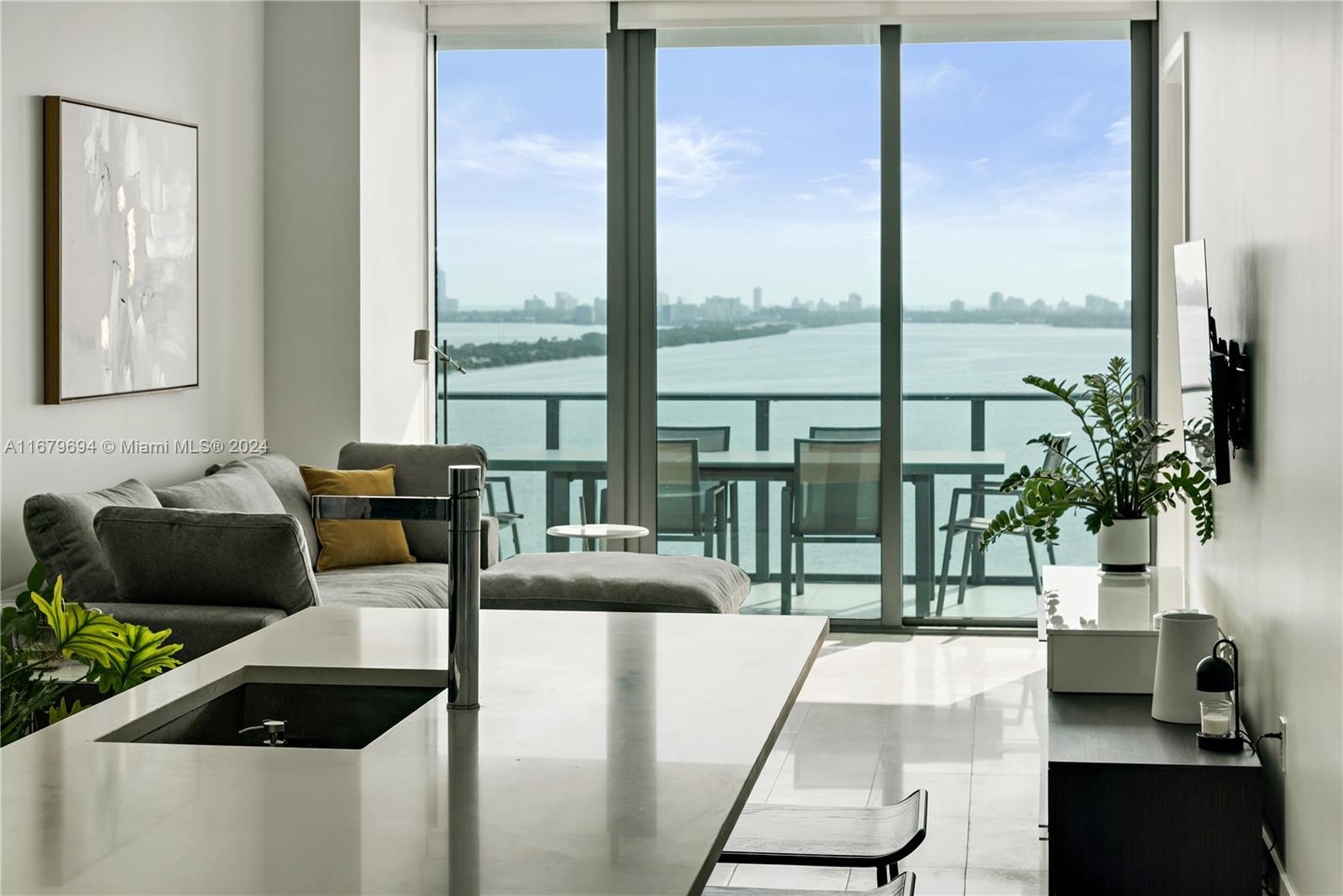 GRAN PARAISO - Residential Lease