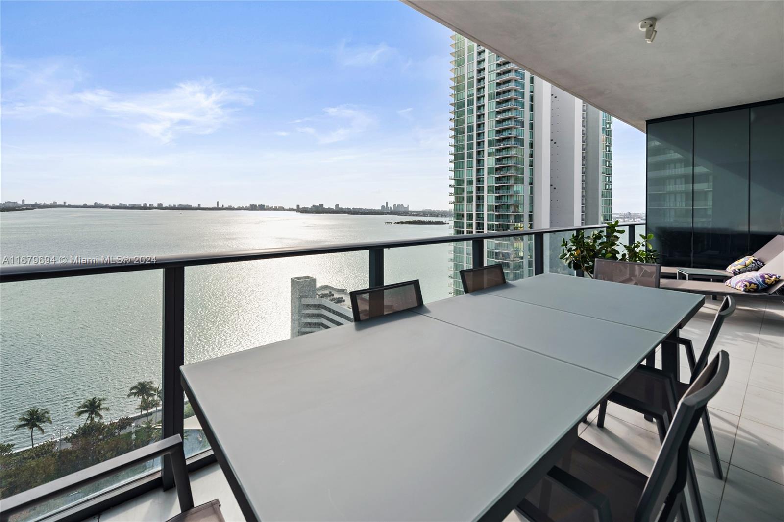 GRAN PARAISO - Residential Lease