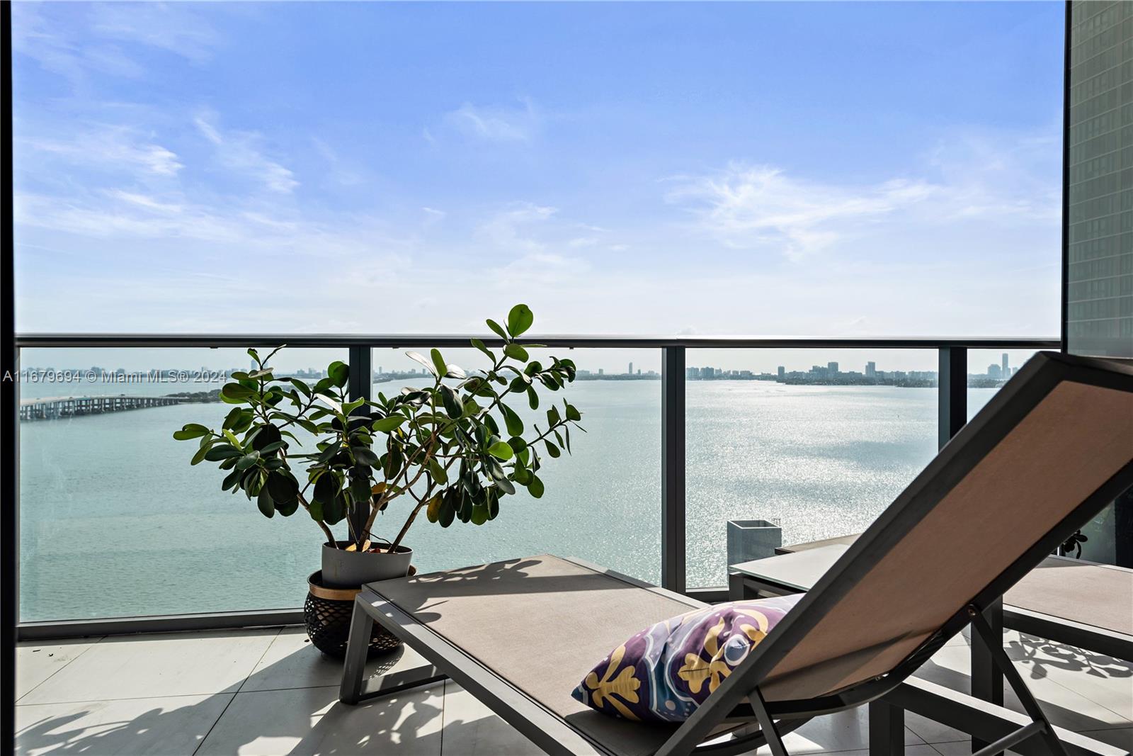 GRAN PARAISO - Residential Lease