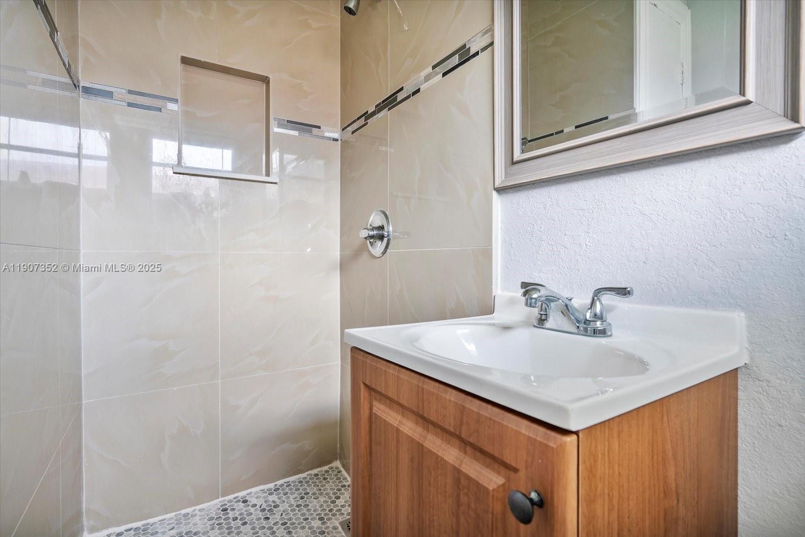 UNIT 1 MONTICELLO PARK - Residential Lease