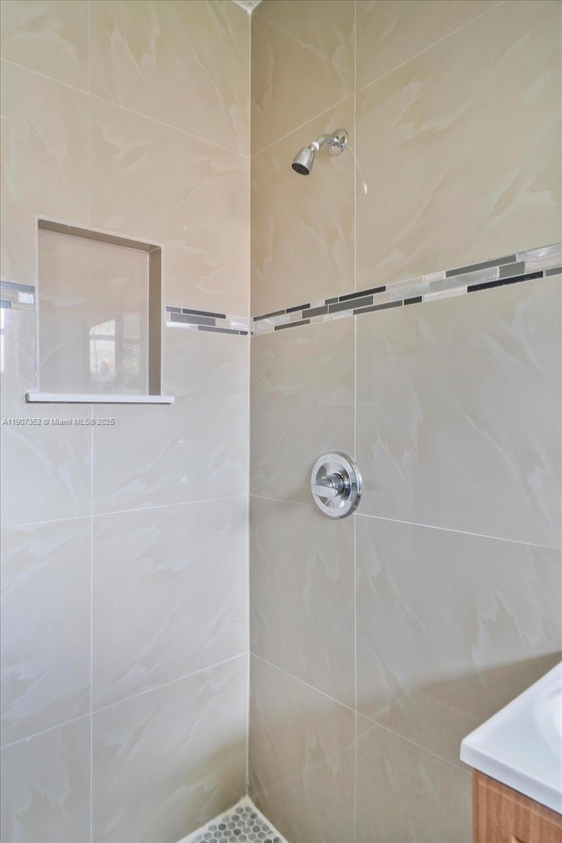 UNIT 1 MONTICELLO PARK - Residential Lease