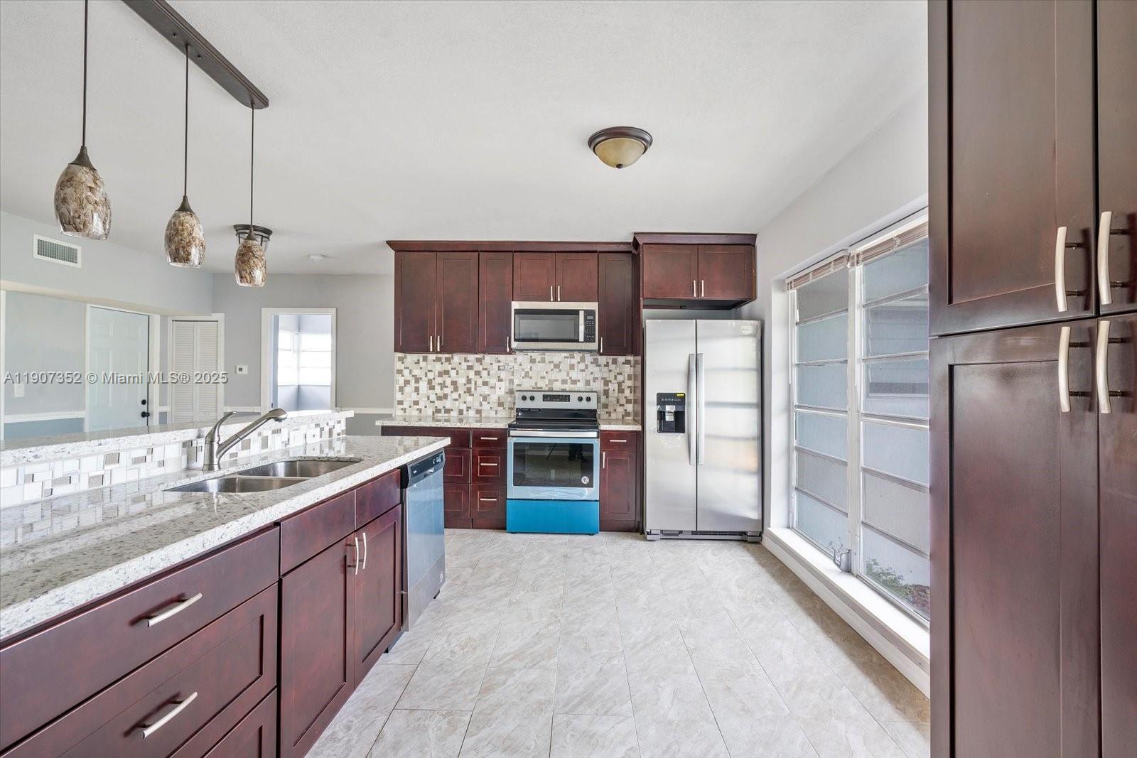 UNIT 1 MONTICELLO PARK - Residential Lease